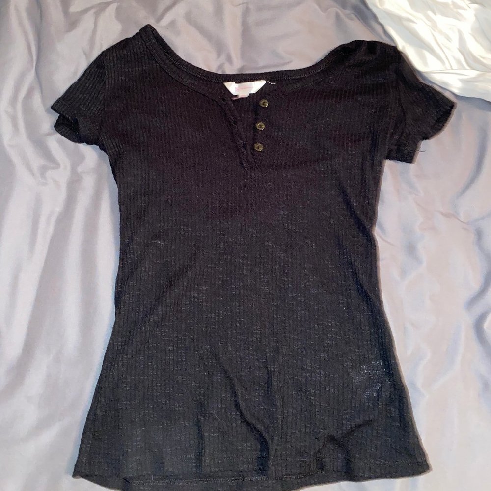 V-neck  shirt